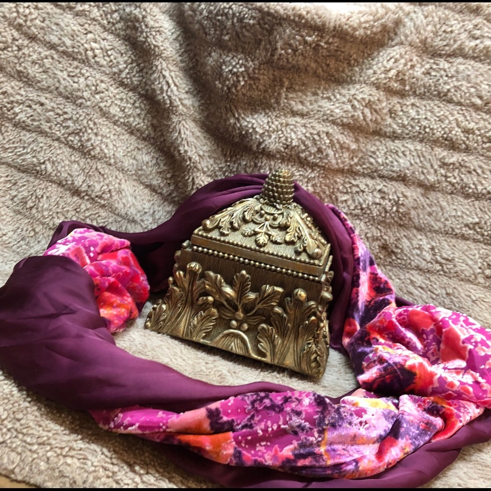 🔴 Purple Infinity Scarf 🧣 - Picture 2 of 4